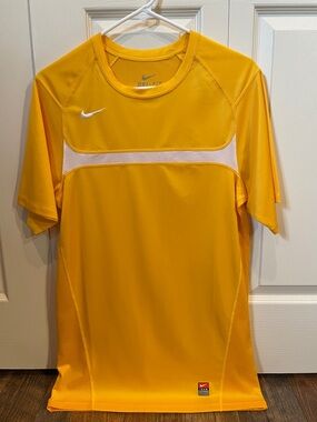 Nike Dri-Fit Team Short Sleeve T-Shirt - Men’s Small